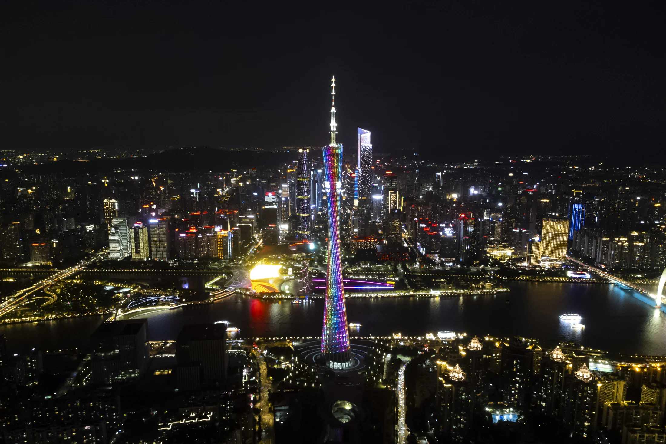 Canton Tower e skyline de Guangzhou à noite